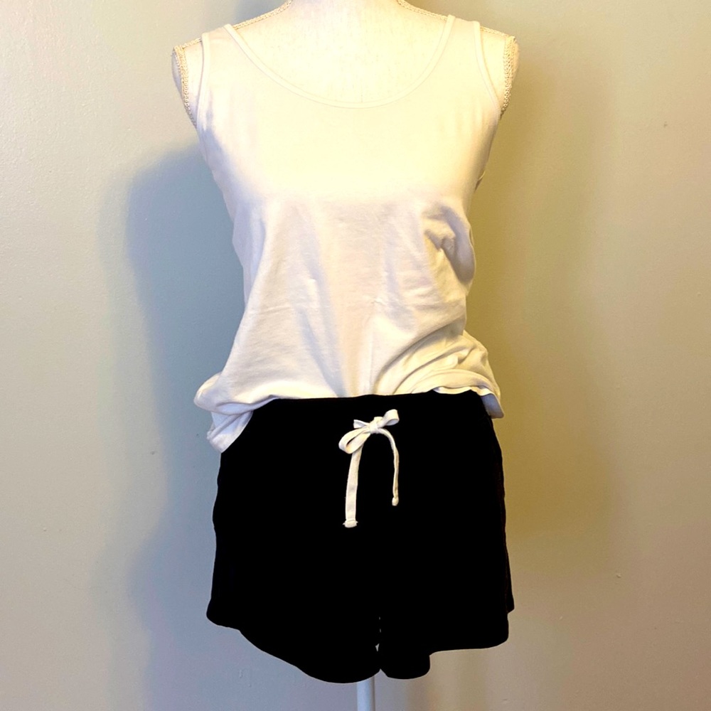 Old Navy lounge shorts in black